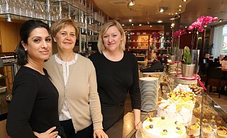 Mira Tuma (v.l.), Ulla Plückebaum und Helena Schamne kennen ihre Kunden. Rund 70 Prozent von ihnen sind Stammgäste. - Mareike Gröneweg Mira Tuma (v.l.), Ulla Plückebaum und Helena Schamne kennen ihre Kunden. Rund 70 Prozent von ihnen sind Stammgäste. - Mareike Gröneweg