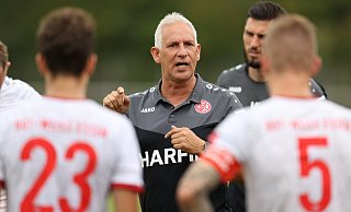 Essens Trainer Christian Neidhart spricht über die Chancen gegen Arminia, wie er sich vorbereitet - und warum ihm die Terminierung des Spiels nicht sonderlich zusagt. - picture alliance/augenklick Essens Trainer Christian Neidhart spricht über die Chancen gegen Arminia, wie er sich vorbereitet - und warum ihm die Terminierung des Spiels nicht sonderlich zusagt. - picture alliance/augenklick