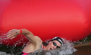 Florian Wellbrock gewinnt den Freiwasser-Weltcup in Saudi-Arabien. - Michael Kappeler/dpa Florian Wellbrock gewinnt den Freiwasser-Weltcup in Saudi-Arabien. - Michael Kappeler/dpa