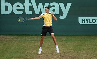 Alexander Zverev spielt eine Vorhand. - Friso Gentsch/dpa Alexander Zverev spielt eine Vorhand. - Friso Gentsch/dpa
