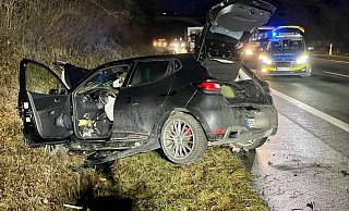 Der Renault Clio war auf das Stauende aufgefahren und landete nach der Kollision im Straßengraben. - Ralph Meyer Der Renault Clio war auf das Stauende aufgefahren und landete nach der Kollision im Straßengraben. - Ralph Meyer