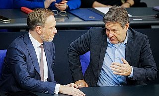 Finanzminister Christian Lindner (l.) und Wirtschaftsminister Robert Habeck während der Generaldebatte der Haushaltswoche im vergangenen November. - Kay Nietfeld/dpa Finanzminister Christian Lindner (l.) und Wirtschaftsminister Robert Habeck während der Generaldebatte der Haushaltswoche im vergangenen November. - Kay Nietfeld/dpa