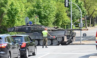 Auch in Schweicheln werrden am Dienstag und Mittwoch Bundeswehrfahrzeuge auf den Straßen zu sehen sein. Archivfoto: Joern Spreen-Ledebur - Joern Spreen-Ledebur Auch in Schweicheln werrden am Dienstag und Mittwoch Bundeswehrfahrzeuge auf den Straßen zu sehen sein. Archivfoto: Joern Spreen-Ledebur - Joern Spreen-Ledebur