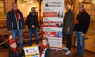 Peckelsheim erwartet die Kölsche Sommernacht und Cat Ballou. „Pickel-Jauh"-Präsident Uwe Jonitz (hinten, v. l.), Marcus Stiera und Markus Finger (Organisatoren), Matthias Sake (Kassierer) und das Kinderprinzenpaar Mia I. und Ben I. (vorn). - Veranstalter Peckelsheim erwartet die Kölsche Sommernacht und Cat Ballou. „Pickel-Jauh"-Präsident Uwe Jonitz (hinten, v. l.), Marcus Stiera und Markus Finger (Organisatoren), Matthias Sake (Kassierer) und das Kinderprinzenpaar Mia I. und Ben I. (vorn). - Veranstalter
