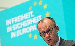 Merz hält Wagenknecht für «in einigen Themen rechtsextrem, in anderen wiederum linksextrem.» - Sebastian Gollnow/dpa Merz hält Wagenknecht für «in einigen Themen rechtsextrem, in anderen wiederum linksextrem.» - Sebastian Gollnow/dpa