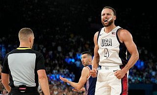 Stephen Curry bewahrte die USA vor einem blamablen Halbfinal-Aus. - Mark J. Terrill/AP Stephen Curry bewahrte die USA vor einem blamablen Halbfinal-Aus. - Mark J. Terrill/AP