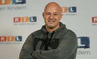 Detlef Steves ist selbst Besitzer von drei Hunden: "Kai-Uwe", "Minki" und "Opi". - picture alliance/dpa Detlef Steves ist selbst Besitzer von drei Hunden: "Kai-Uwe", "Minki" und "Opi". - picture alliance/dpa