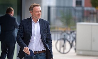 FDP-Chef Christian Lindner hat keine Zweifel daran, dass seine Partei mit SPD und Grünen über eine Koalition verhandeln wird. - Foto: Christophe Gateau/dpa FDP-Chef Christian Lindner hat keine Zweifel daran, dass seine Partei mit SPD und Grünen über eine Koalition verhandeln wird. - Foto: Christophe Gateau/dpa