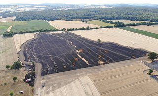 Die Drohnenfotos zeigen das Ausmaß des Brandes auf den Feldern in Gehrden. - Feuerwehr Brakel Die Drohnenfotos zeigen das Ausmaß des Brandes auf den Feldern in Gehrden. - Feuerwehr Brakel