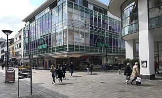 Die Filiale in der Westernstraße gehört im Vergleich zu den kleinerne Häusern von Galeria Kaufhof. - Marc Schröder Die Filiale in der Westernstraße gehört im Vergleich zu den kleinerne Häusern von Galeria Kaufhof. - Marc Schröder