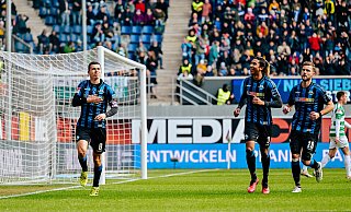 Ron Schallenberg, Kapitän des SC Paderborn, bejubelt seinen Treffer zum 1:0 gegen Greuther Fürth. - Besim Mazhiqi Ron Schallenberg, Kapitän des SC Paderborn, bejubelt seinen Treffer zum 1:0 gegen Greuther Fürth. - Besim Mazhiqi