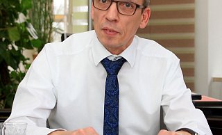 Bürgermeister Alexander Fischer wendet sich an die Bürger. - David Schellenberg Bürgermeister Alexander Fischer wendet sich an die Bürger. - David Schellenberg