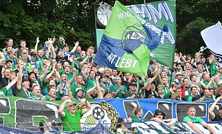 Wie hier im August 2023 im DFB-Pokal-Spiel gegen Holstein Kiel dürfte es auch zwei Jahre später in wenigen Wochen beim erneuten Erstrunden-Auftritt des FC Gütersloh, diesmal gegen Erstligist Union Berlin, richtig voll werden im Ohlendorf-Stadion im Heidewald. - sport/presse/foto Dünhölter Wie hier im August 2023 im DFB-Pokal-Spiel gegen Holstein Kiel dürfte es auch zwei Jahre später in wenigen Wochen beim erneuten Erstrunden-Auftritt des FC Gütersloh, diesmal gegen Erstligist Union Berlin, richtig voll werden im Ohlendorf-Stadion im Heidewald. - sport/presse/foto Dünhölter