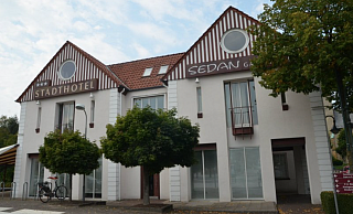Seit rund einem Jahr stehen Sedan und Stadthotel leer. Der Investor will wiedereröffnen, sobald er einen neuen Betreiber gefunden hat. - Ekkehard Hufendiek Seit rund einem Jahr stehen Sedan und Stadthotel leer. Der Investor will wiedereröffnen, sobald er einen neuen Betreiber gefunden hat. - Ekkehard Hufendiek