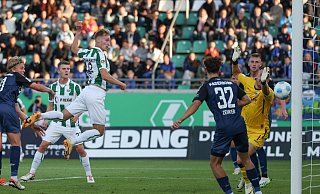 Münsters Mees trifft zum 1:0. - Friso Gentsch/dpa Münsters Mees trifft zum 1:0. - Friso Gentsch/dpa