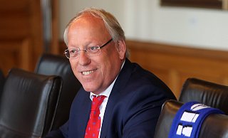 Erst der Arminia-Aufstieg jetzt der Städtetag: Bielefelds Oberbürgermeister Pit Clausen hat eine gute Woche. - Archiv: Wolfgang Rudolf Erst der Arminia-Aufstieg jetzt der Städtetag: Bielefelds Oberbürgermeister Pit Clausen hat eine gute Woche. - Archiv: Wolfgang Rudolf