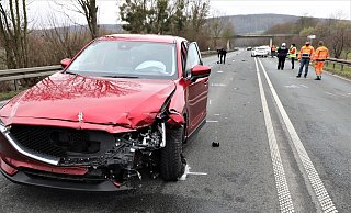 Der Mazda wurde im vorderen Bereich der Fahrerseite stark zerstört. - Simone Flörke Der Mazda wurde im vorderen Bereich der Fahrerseite stark zerstört. - Simone Flörke