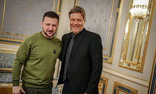 Bei seinem Besuch in Kiew wurde Vizekanzler Robert Habeck (r) auch von dem ukrainischen Präsidenten Wolodymyr Selenskyj empfangen. - Kay Nietfeld/dpa Bei seinem Besuch in Kiew wurde Vizekanzler Robert Habeck (r) auch von dem ukrainischen Präsidenten Wolodymyr Selenskyj empfangen. - Kay Nietfeld/dpa