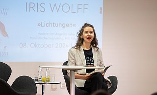 Die in Freiburg lebende Iris Wolff beeindruckte mit ihrer frischen Natürlichkeit und den sorgsam gesetzten Worten. - Oliver Krato Die in Freiburg lebende Iris Wolff beeindruckte mit ihrer frischen Natürlichkeit und den sorgsam gesetzten Worten. - Oliver Krato