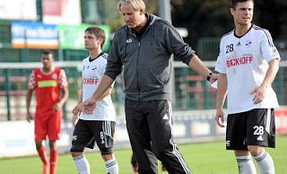 Fabian Großeschallau, Andreas Golombek und Robert Mainka mussten sich erstmals seit dem 18. Oktober 2014 wieder auf eigenem Platz geschlagen geben. - Raimund Vornbäumen Fabian Großeschallau, Andreas Golombek und Robert Mainka mussten sich erstmals seit dem 18. Oktober 2014 wieder auf eigenem Platz geschlagen geben. - Raimund Vornbäumen