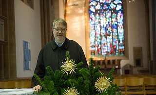 Johannes Beer in der Münsterkirche, wo am Heiligabend kein Gottesdienst stattfinden wird. Wie viele evangelische Kirchen wird das Gotteshaus aber den Menschen offenstehen. - Ralf Bittner Johannes Beer in der Münsterkirche, wo am Heiligabend kein Gottesdienst stattfinden wird. Wie viele evangelische Kirchen wird das Gotteshaus aber den Menschen offenstehen. - Ralf Bittner