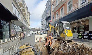 Die kurze Einkaufsmeile der Kurstadt ist am Freitag zur Baustelle geworden. Zunächst bloß für einen Tag. - Ulf Hanke Die kurze Einkaufsmeile der Kurstadt ist am Freitag zur Baustelle geworden. Zunächst bloß für einen Tag. - Ulf Hanke
