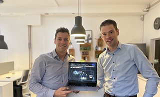 Jonas Fröhleke (l., 32) und Georg Vogelhuber haben sich im Coworking-Space an der Hauptstraße in Verl kennengelernt. - 42grad Jonas Fröhleke (l., 32) und Georg Vogelhuber haben sich im Coworking-Space an der Hauptstraße in Verl kennengelernt. - 42grad