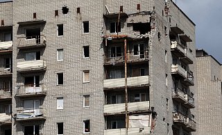 Ein Wohngebäude zeigt deutliche Schäden in der Stadt Awdijiwka im pro-russischen Separatistengebiet der Region Donezk in der Ostukraine. - Foto: -/Ukrinform/dpa Ein Wohngebäude zeigt deutliche Schäden in der Stadt Awdijiwka im pro-russischen Separatistengebiet der Region Donezk in der Ostukraine. - Foto: -/Ukrinform/dpa