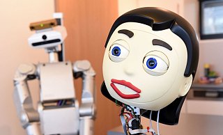 Roboterbutler in einer Laborwohnung des Citec. - Christian Weische Roboterbutler in einer Laborwohnung des Citec. - Christian Weische