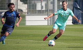 Michael Martin (r.), den der SCP am Deadline-Day vom österreichischen Zweitligisten SV Ried verpflichtet hatte, gab gegen Wiedenbrück sein Debüt im Paderborner Trikot. Die Zahl seiner gelungenen Aktionen hielt sich in Grenzen. - Jonas Risse/SC Paderborn 07 Michael Martin (r.), den der SCP am Deadline-Day vom österreichischen Zweitligisten SV Ried verpflichtet hatte, gab gegen Wiedenbrück sein Debüt im Paderborner Trikot. Die Zahl seiner gelungenen Aktionen hielt sich in Grenzen. - Jonas Risse/SC Paderborn 07