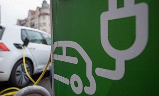 Der Anteil von E-Autos an den Neuzulassungen wird in diesem Jahr laut Experten sinken. - Hendrik Schmidt/dpa Der Anteil von E-Autos an den Neuzulassungen wird in diesem Jahr laut Experten sinken. - Hendrik Schmidt/dpa