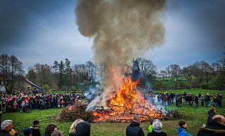 Für die Osterfeuer 2024 im Kreis Gütersloh gelten strikte Regeln: Nur bestimmte Dinge dürfen verbrannt werden. - Sarah Jonek Für die Osterfeuer 2024 im Kreis Gütersloh gelten strikte Regeln: Nur bestimmte Dinge dürfen verbrannt werden. - Sarah Jonek