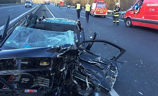 Der Geisterfahrer war in einem Audi unterwegs und wurde bei dem Zusammenprall genauso lebensgefährlich verletzt wie der Fahrer des entgegekommenden Autos (im Hintergrund zu erkennen). - Marc Köppelmann Der Geisterfahrer war in einem Audi unterwegs und wurde bei dem Zusammenprall genauso lebensgefährlich verletzt wie der Fahrer des entgegekommenden Autos (im Hintergrund zu erkennen). - Marc Köppelmann
