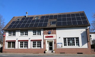 Eine Photovoltaik-Anlage auf dem Dach alleine reicht für die begehrte Auszeichnung nicht aus. Der Pfennigskrug an der Engerstraße kann sein Umweltengagement aber an vielen Stellen nachweisen. - Claus Frickemeier Eine Photovoltaik-Anlage auf dem Dach alleine reicht für die begehrte Auszeichnung nicht aus. Der Pfennigskrug an der Engerstraße kann sein Umweltengagement aber an vielen Stellen nachweisen. - Claus Frickemeier