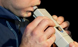 Bei dem Unfallfahrer wurde auch eine Blutprobe angeordnet. - picture-alliance/ dpa/dpaweb Bei dem Unfallfahrer wurde auch eine Blutprobe angeordnet. - picture-alliance/ dpa/dpaweb