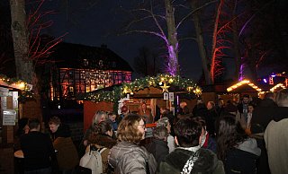 Stimmungsvolles Ambiente beim Borchener Adventsmarkt rund um den Mallinckrodthof. - Johannes Büttner Stimmungsvolles Ambiente beim Borchener Adventsmarkt rund um den Mallinckrodthof. - Johannes Büttner