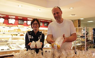 Das Ehepaar Carsten und Sandra Jüde betreibt gemeinsam die Familienbäckerei in Hövelhof. - Pauline Maus Das Ehepaar Carsten und Sandra Jüde betreibt gemeinsam die Familienbäckerei in Hövelhof. - Pauline Maus