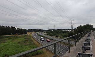 Soll bald wieder frei sein: Die Auf- und Abfahrten zu der und von der A33 im Stadtteil Schloß Holte. - Birgit Guhlke Soll bald wieder frei sein: Die Auf- und Abfahrten zu der und von der A33 im Stadtteil Schloß Holte. - Birgit Guhlke
