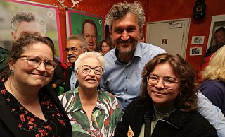 Stadtverbandssprecherin Catharina Scherhans (v. l.), Sigrid Beer, Frank Wolters (beide Grüne) und Charlotte Neuhäuser (Linke) im Sputnik am Wahlabend. - Mareike Gröneweg Stadtverbandssprecherin Catharina Scherhans (v. l.), Sigrid Beer, Frank Wolters (beide Grüne) und Charlotte Neuhäuser (Linke) im Sputnik am Wahlabend. - Mareike Gröneweg