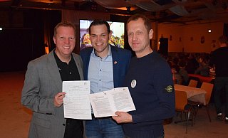 Karsten Husemann (Mitglied des Organisationsteams, v.l.), Dominik Thiel (Karevals-Präsident) und Swen Mäding (Mitglied des Organisationsteams) freuen sich auf das nächste Jahr. - Johanna Werth Karsten Husemann (Mitglied des Organisationsteams, v.l.), Dominik Thiel (Karevals-Präsident) und Swen Mäding (Mitglied des Organisationsteams) freuen sich auf das nächste Jahr. - Johanna Werth