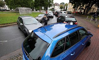 Die Polizei versucht den Verkehr zu regeln. - Wolfgang Rudolf Die Polizei versucht den Verkehr zu regeln. - Wolfgang Rudolf