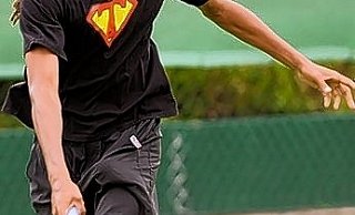 Dustin Brown bereitet sich auf sein Auftaktspiel vor. - FOTO: WEISCHE Dustin Brown bereitet sich auf sein Auftaktspiel vor. - FOTO: WEISCHE