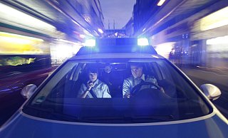 Polizei und Rettungsdienst eilten nach dem Notruf zum Remterweg. - Symbolfoto: Polizei / Jochen Tack Polizei und Rettungsdienst eilten nach dem Notruf zum Remterweg. - Symbolfoto: Polizei / Jochen Tack