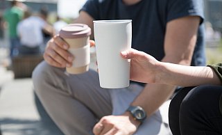 Ein Kaffee zum Nachdenken: In Herford stehen wichtige politische Entscheidungen an, die weit über die Wahl des morgendlichen Getränks hinausgehen. - dpa-tmn Ein Kaffee zum Nachdenken: In Herford stehen wichtige politische Entscheidungen an, die weit über die Wahl des morgendlichen Getränks hinausgehen. - dpa-tmn