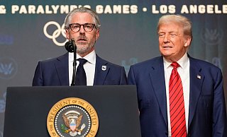 US-Präsident Trump (r) und Olympia-Organisationschef Casey Wasserman - Alex Brandon/AP/dpa US-Präsident Trump (r) und Olympia-Organisationschef Casey Wasserman - Alex Brandon/AP/dpa