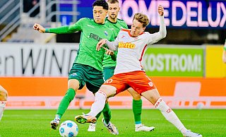 Santiago Castaneda (l.), hier im Hinspiel gegen den Regensburger Christian Viet, wird wohl am Sonntag in die SCP-Startelf rücken. Sebastian Klaas (hinten) fällt dagegen erneut aus. - Besim Mazhiqi Santiago Castaneda (l.), hier im Hinspiel gegen den Regensburger Christian Viet, wird wohl am Sonntag in die SCP-Startelf rücken. Sebastian Klaas (hinten) fällt dagegen erneut aus. - Besim Mazhiqi