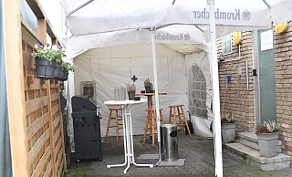Der Wirt hat den Biergartenbereich am Holter Bierhaus im Kreis Gütersloh bereits abgespeckt, es stehen nun weniger Tische dort. - Gunter Held Der Wirt hat den Biergartenbereich am Holter Bierhaus im Kreis Gütersloh bereits abgespeckt, es stehen nun weniger Tische dort. - Gunter Held