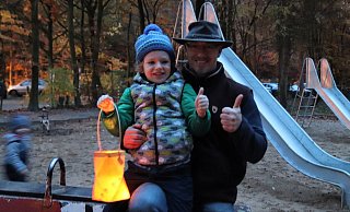 Ehrenpreis: Die Familie Budwig mit Robin und seinem Papa Michael gewinnt für das ganze Jahr 2020 freien Eintritt in den Tierpark. - Alexandra Golfinger Ehrenpreis: Die Familie Budwig mit Robin und seinem Papa Michael gewinnt für das ganze Jahr 2020 freien Eintritt in den Tierpark. - Alexandra Golfinger