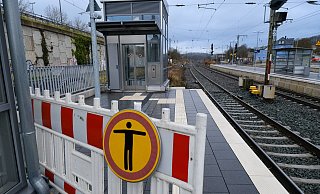 Die neuen Aufzüge am Bahnhof Brackwede können nicht genutzt werden, weil sie vor Inbetriebnahme beschädigt worden sind. - Foto: Andreas Zobe/NW Die neuen Aufzüge am Bahnhof Brackwede können nicht genutzt werden, weil sie vor Inbetriebnahme beschädigt worden sind. - Foto: Andreas Zobe/NW