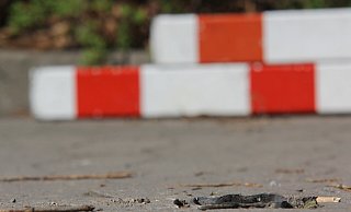 Festgeschweißt: Ein Rettungswagen mit Patient kam Karfreitag nicht durch die Absperrung Am Hambkebach. Jetzt ermittelt die Polizei. - Ulf Hanke Festgeschweißt: Ein Rettungswagen mit Patient kam Karfreitag nicht durch die Absperrung Am Hambkebach. Jetzt ermittelt die Polizei. - Ulf Hanke
